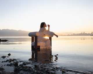 Tola lounge chair - Staged